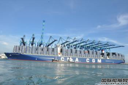 達(dá)飛采用12臺(tái)起重機(jī)為巨型集裝箱船卸貨