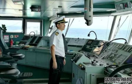 周超華，中國(guó)第一位40萬(wàn)噸級(jí)VLOC船長(zhǎng)