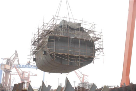 渤船集團深海裝備綜合試驗船2205分段順利下胎