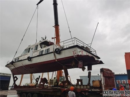 武漢航道船廠承建的兩艘航標(biāo)艇順利下水