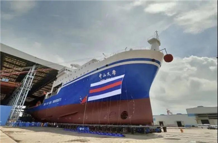 我國最大海洋綜合科考實(shí)習(xí)船“中山大學(xué)”號命名下水
