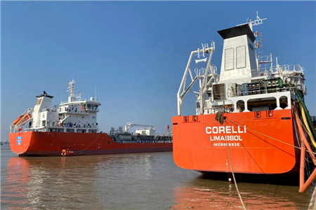 揚(yáng)州金陵船廠7000噸不銹鋼化學(xué)品船首制船試航凱旋