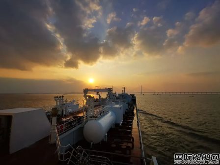 揚(yáng)州金陵船廠16300噸雙燃料化學(xué)品船順利試航歸來