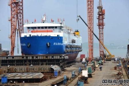 寧波大江船業(yè)建造國(guó)內(nèi)最大最先進(jìn)蝦皮加工船下水