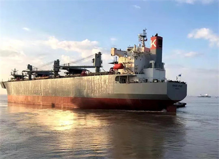 上海中遠(yuǎn)海運(yùn)重工兩艘船完成修理離廠啟航