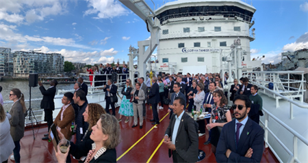 500名賓客點贊！中國船廠建造的油輪穿過倫敦塔橋