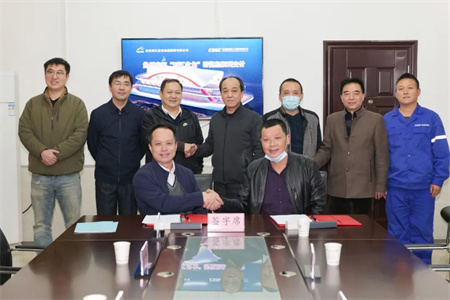 武船建造750客位雙體游覽船“兩江盤(pán)龍”輪交付