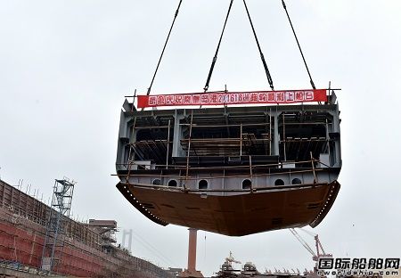 鎮(zhèn)江船廠3236kW全回轉(zhuǎn)拖輪順利搭載