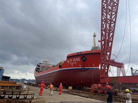 啟帆船舶建造國(guó)內(nèi)首艘7000噸專業(yè)供油船下水