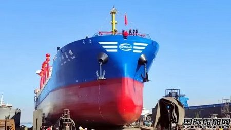 鑫飛揚(yáng)船舶建造1350TEU集裝箱船“萬邦富強(qiáng)”輪下水