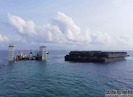 4小時(shí)浮卸18船！“新耀華”輪完成任務(wù)奔赴新征程