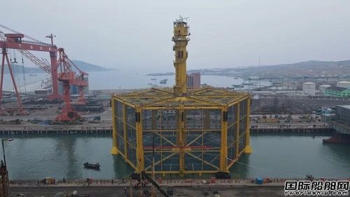 青島造船廠建造山東海洋集團深遠海大型智能養(yǎng)殖網(wǎng)箱出塢