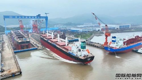 舟山中遠(yuǎn)海運(yùn)重工為交銀金租建造第七艘散貨船上水