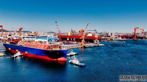大連造船建造17.5萬方大型LNG船首制船下水