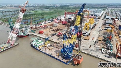 振華重裝為華夏金租建造5000噸自航式全回轉(zhuǎn)起重船完成吊重試驗