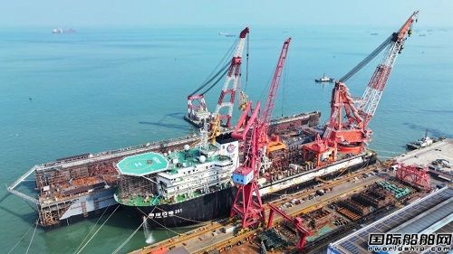 文沖修造承修中國(guó)海油深水鋪管起重船