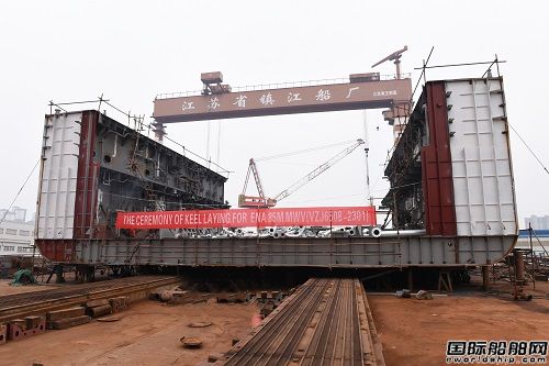 鎮(zhèn)江船廠85米海洋維護工程船順利搭載