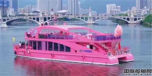 大理洱海純電動游船“風(fēng)花雪月號”煥新首航