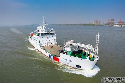 武昌造船交付南海航海保障中心大型航標船