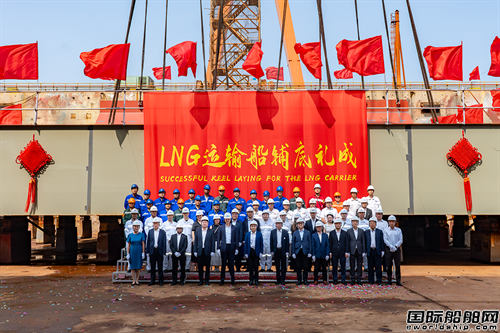 B촬н17.5fLNG13̖䁵