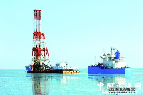 首艘LPG改裝自航半潛船投入運(yùn)營