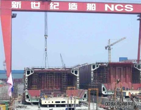 新世紀(jì)船廠兩艘8萬(wàn)噸散貨船出塢